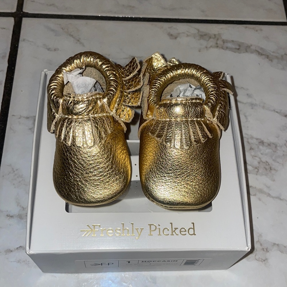 Gold freshly picked moccasin. Size 1